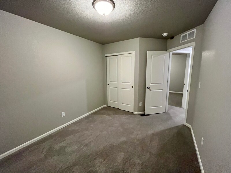 Building Photo - 9246 Henson Pl