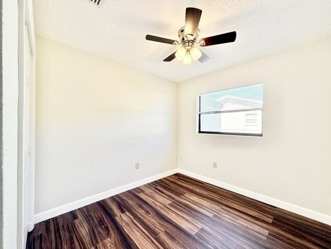 Building Photo - 1221 Jewel Ave