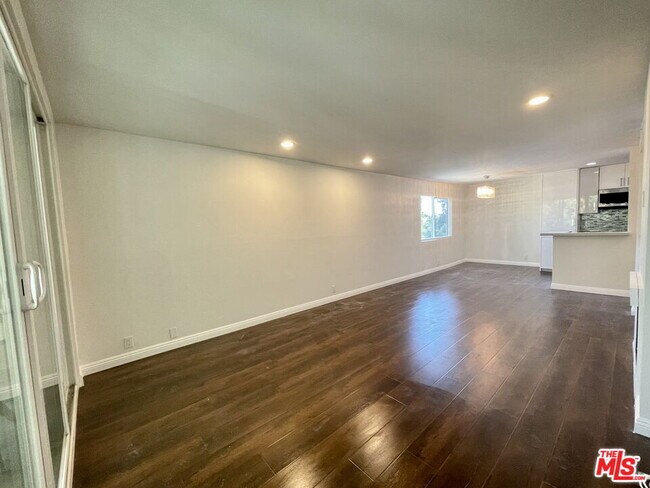 Building Photo - 8535 W Knl Dr