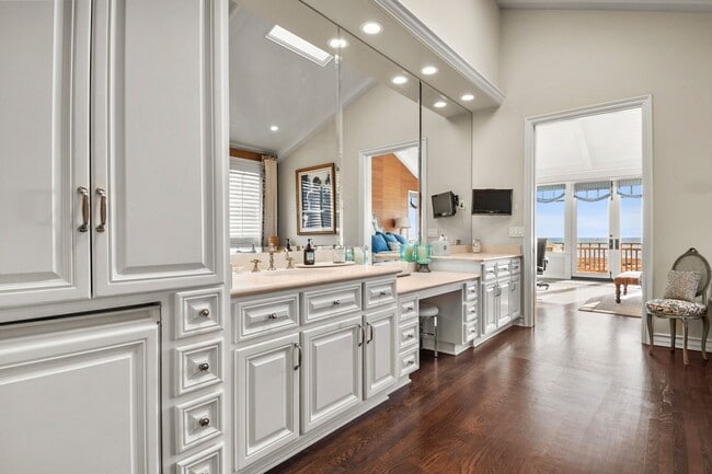 Building Photo - 1514 E Oceanfront