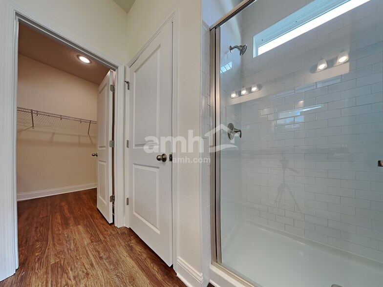 Building Photo - 900 Summer Stone Loop