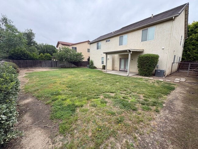 Building Photo - Spacious NW Visalia home Near Shopping Center Available Now!