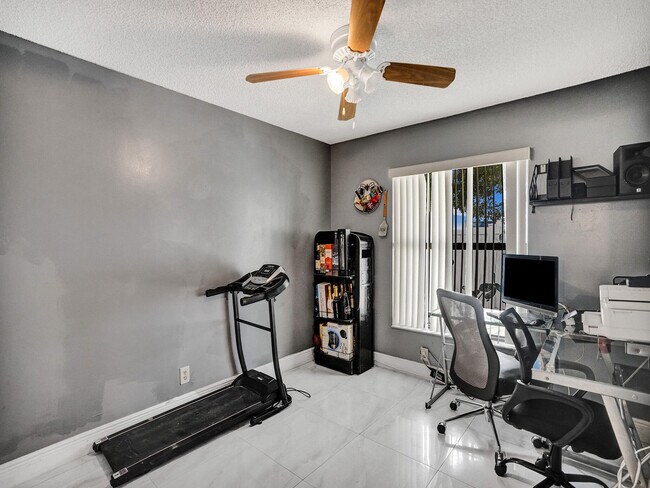 Building Photo - 9610 Dunhill Dr