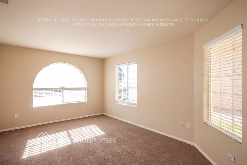 Building Photo - 2638 S Raven