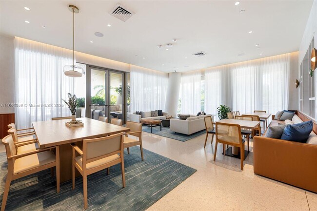 Building Photo - 2655 S Bayshore Dr