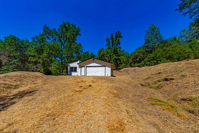 Building Photo - 35680 Forest Dr