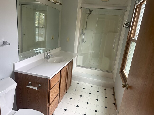 Building Photo - For Rent: Spacious 3 Bedroom, 2.5 Bath Sin...