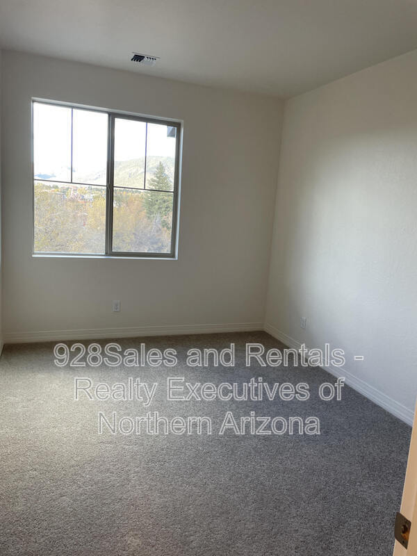 Building Photo - 207 S Beaver St