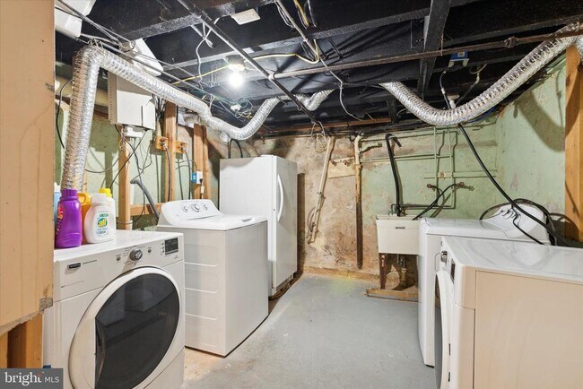 Building Photo - 1723 Willington St