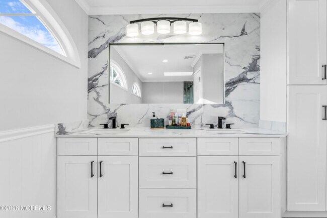 Building Photo - 3330 Windsor Ave