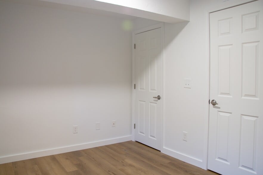 Building Photo - 548 Main St