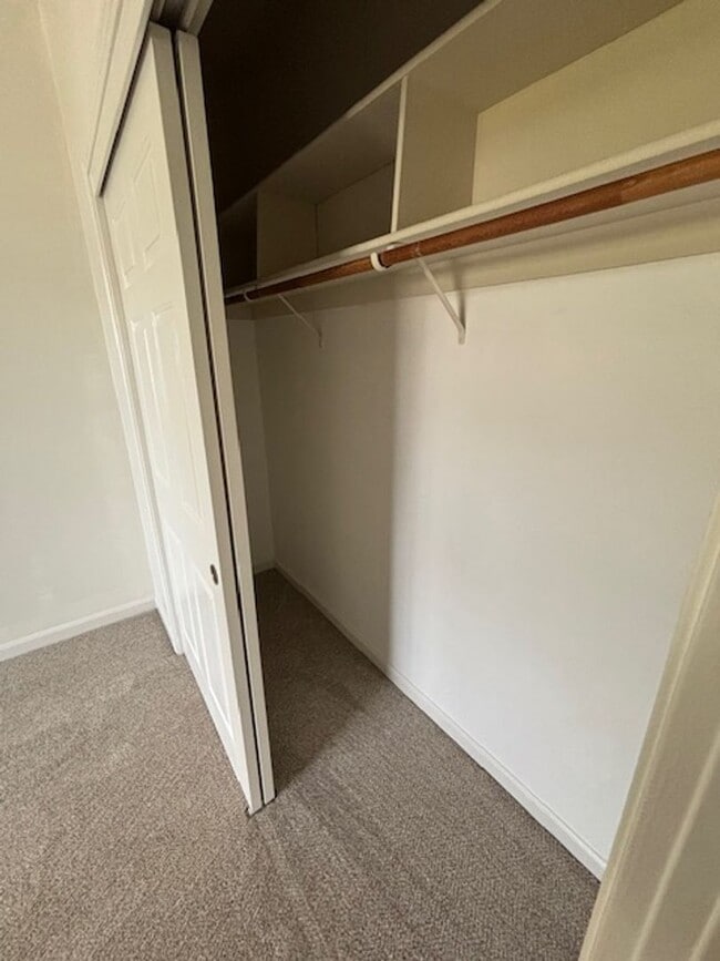 Building Photo - Three bed, two bath unit conveniently located off of Bell Road!