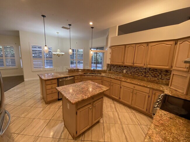 Building Photo - 5614 Craindale Dr