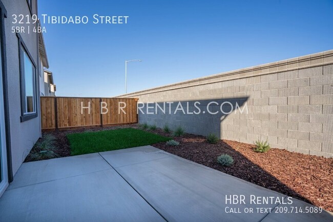 Building Photo - BRAND NEW CONSTRUCTION: Spacious 5-Bed San...