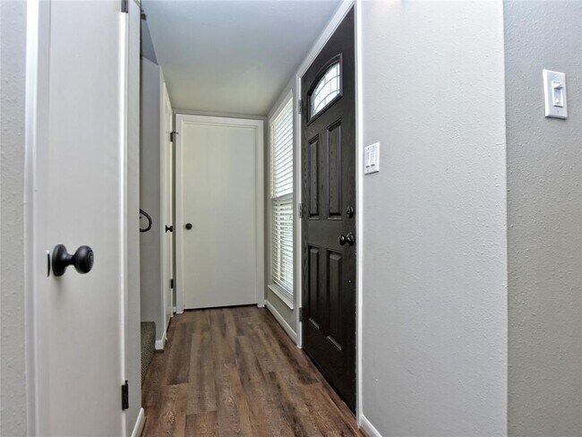 Building Photo - 222 Lido St