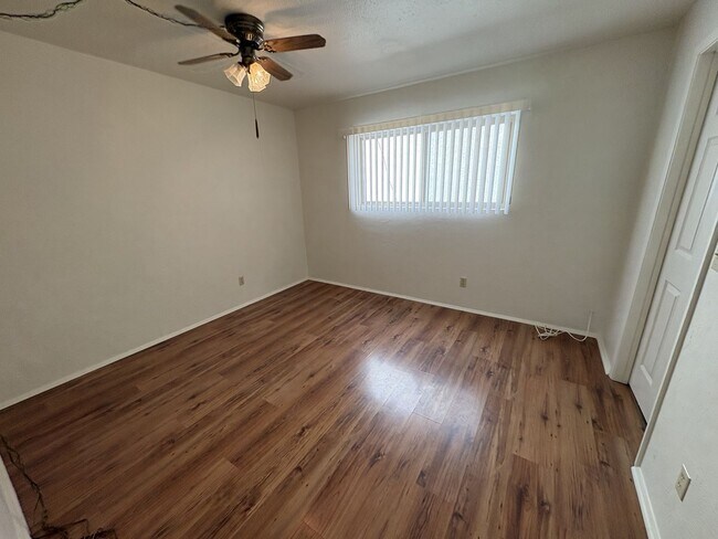 Building Photo - Eastside townhome, convenient location