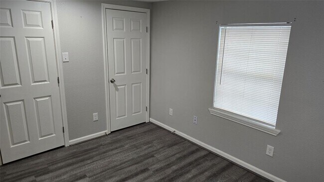 Building Photo - 2518 Gano St