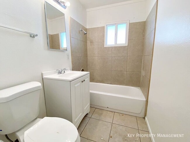 Building Photo - 1904 Rexford Dr