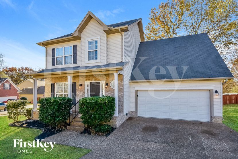 Building Photo - 811 Royal Oaks Dr