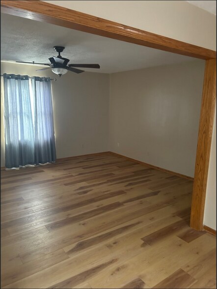 Building Photo - 561 N Knight St