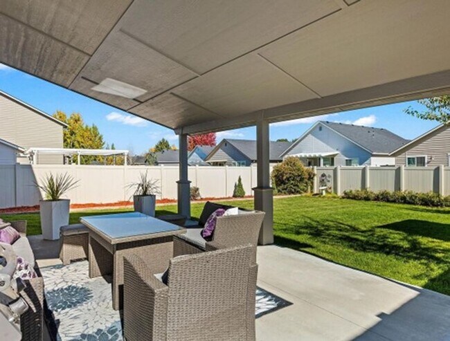 Building Photo - Beautiful Home near Meridian High School