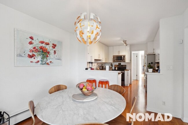 Building Photo - Inviting 4BR Urban Oasis in Central SF – V...
