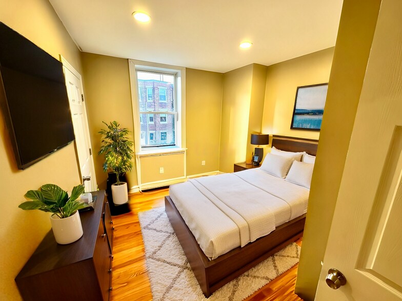 Building Photo - 76 Egmont St