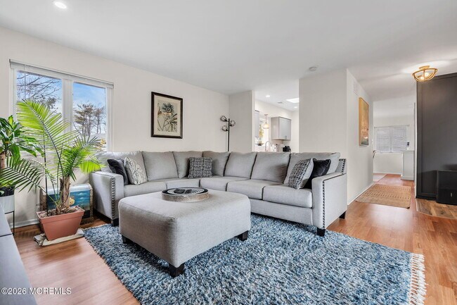 Building Photo - 658 Driftwood Pl