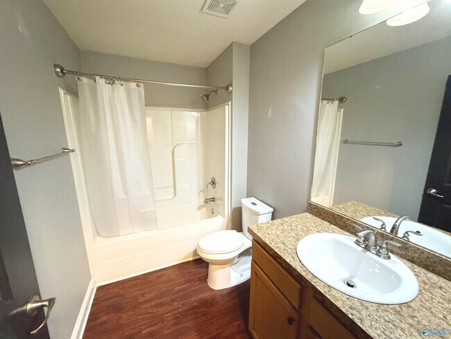 Building Photo - 105 Oak Shade Dr