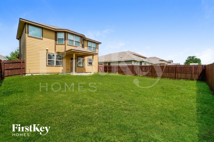 Building Photo - 2546 Just My Style