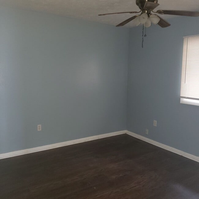 Building Photo - Nice 2bed and 1.5 bath townhouse near USF