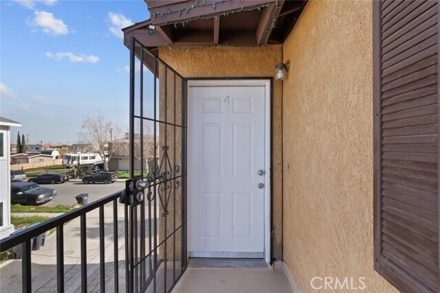 Building Photo - 38501 Larkin Ave