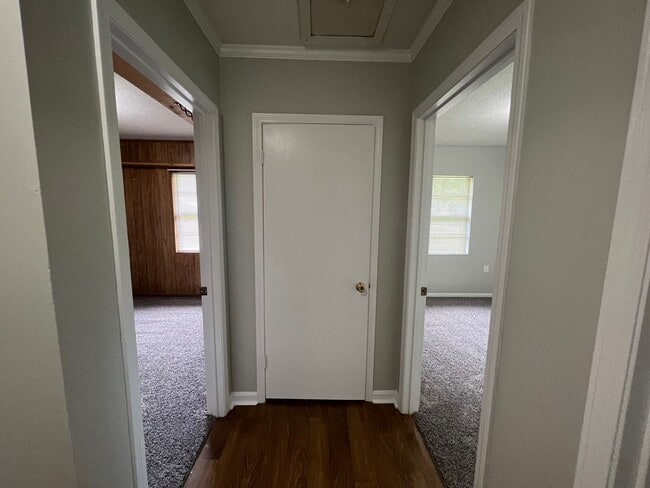 Building Photo - 3 bedroom 1 bathroom in Northport