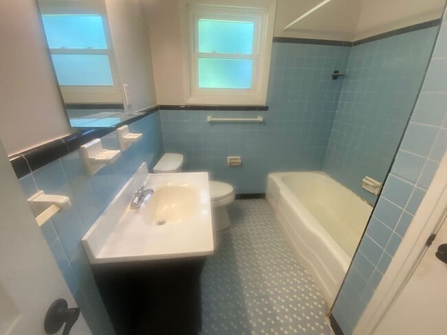 Building Photo - 1524 Alpine Dr