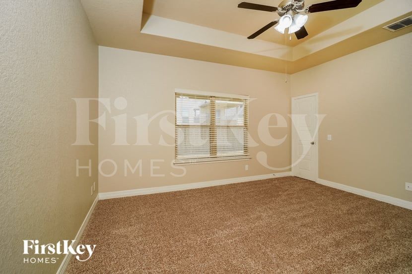 Building Photo - 533 Saddle Vista