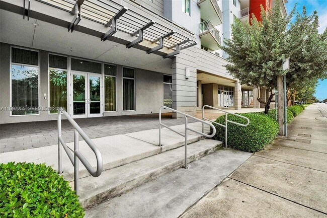 Building Photo - 7661 NW 107th Ave