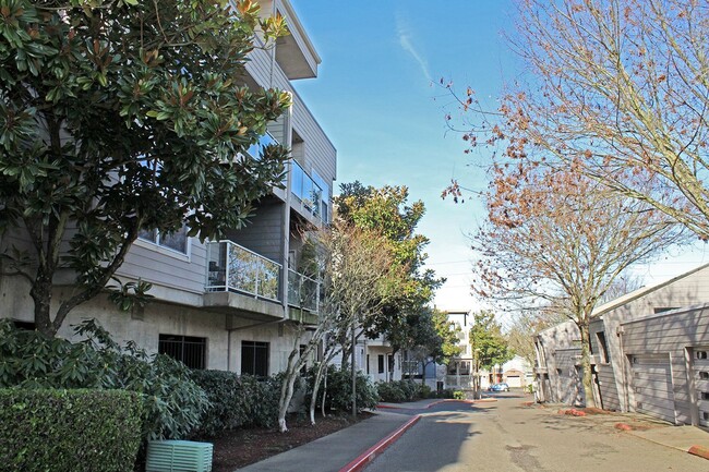 Building Photo - 610 S Nevada St