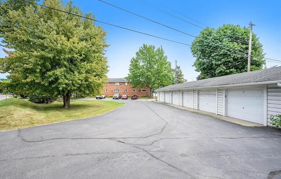 Building Photo - 5375 Cooley Lake Rd