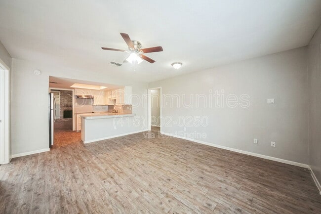 Building Photo - 4802 Oak Hollow St