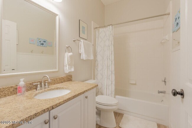 Building Photo - 4051 Richmond Park Dr E