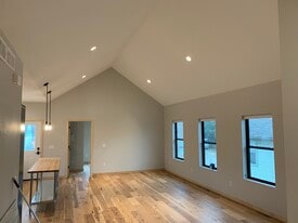 Building Photo - 412 North St