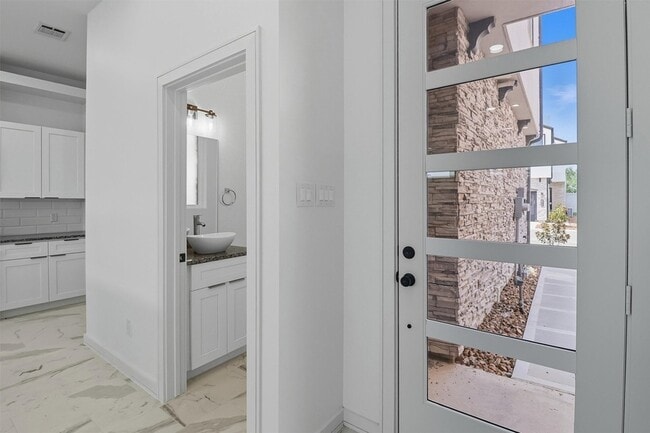 Building Photo - 2927 El Fenice Ln