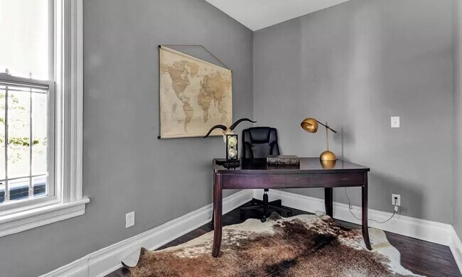 Building Photo - 484 W Utica St