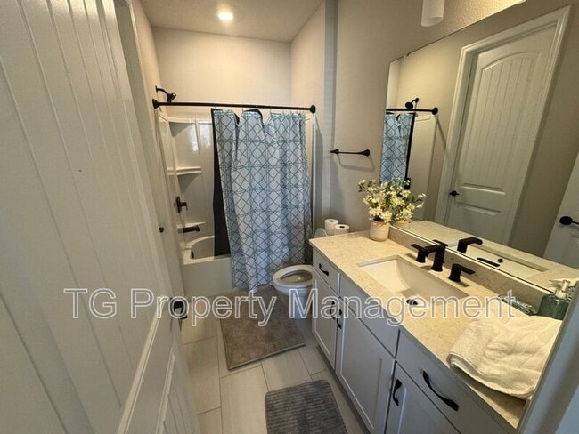 Building Photo - 217 Red Barn Rd