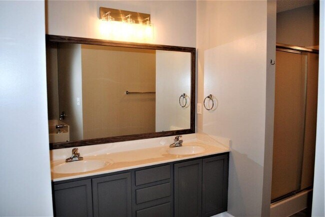 Building Photo - Pawleys Retreat