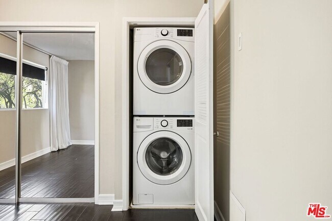 Building Photo - 18065 Coastline Dr