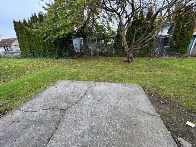 Building Photo - 306 S 20th St