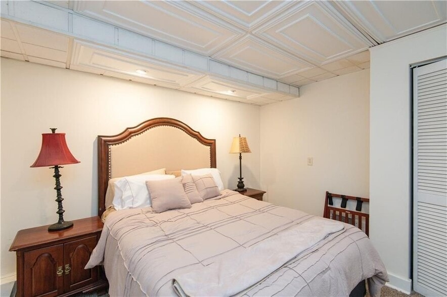 Building Photo - 554 E Main Rd