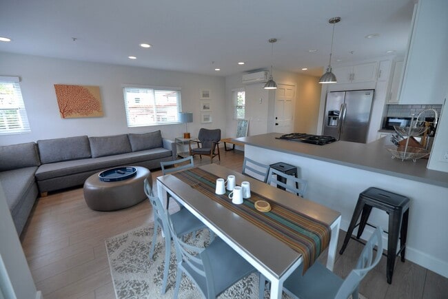 Building Photo - 259 Avenida Granada