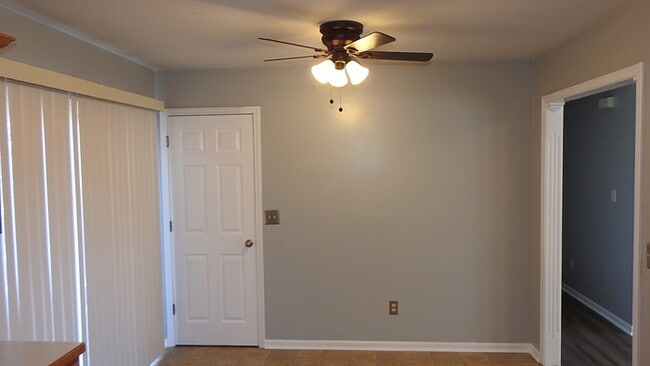 Building Photo - 3bed 2 full bath in Fort Osage Area